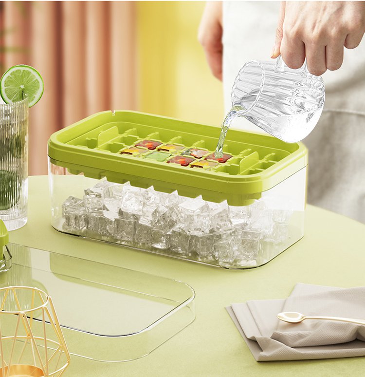 冷蔵庫で使える製氷皿の収納例