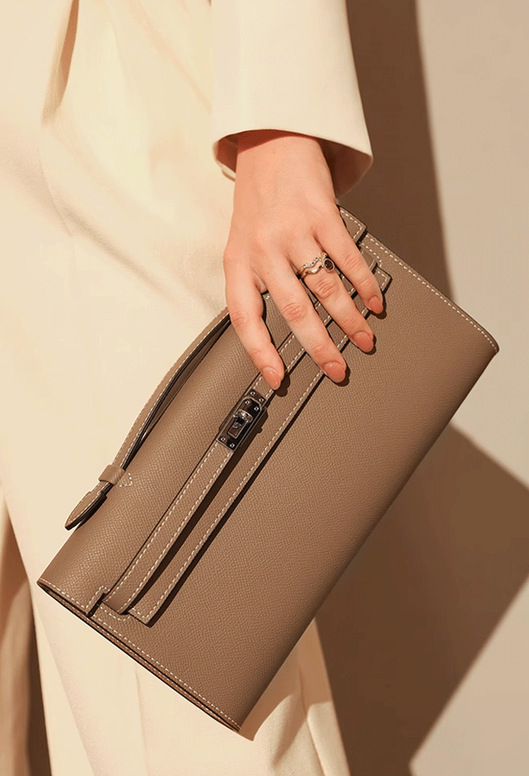 حقيبة يد نسائية عصرية أنيقة من الجلد الخشن الكلاسيكي من فرنسا