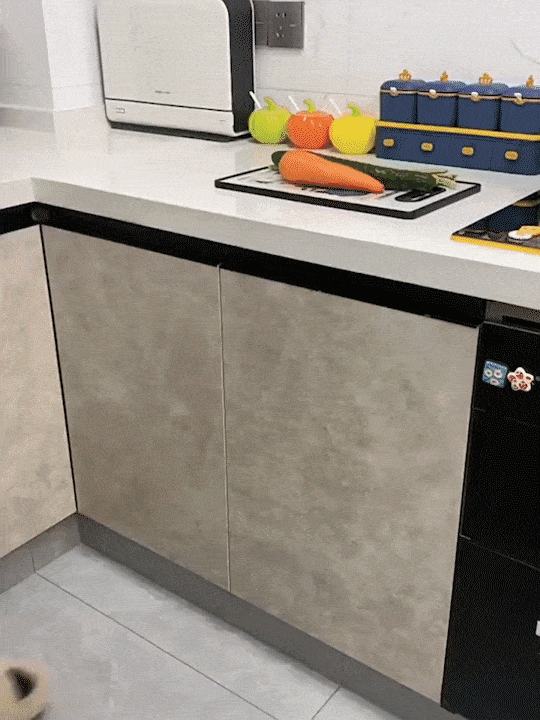 Wiszący składany kosz na śmieci