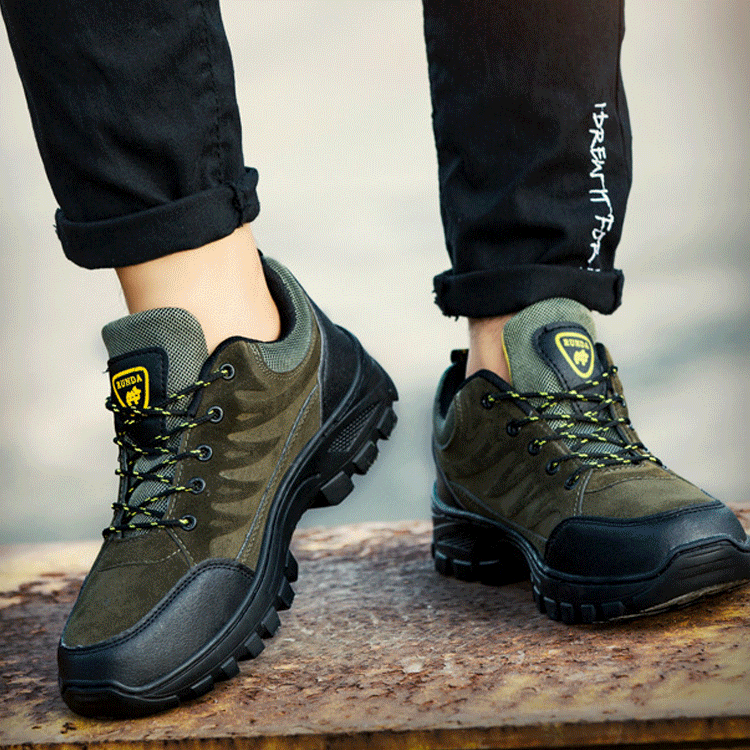 Protiskluzové tlumicí turistické boty