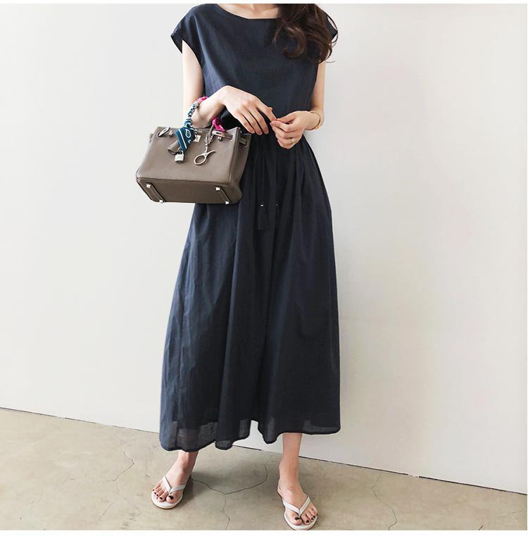 ウエストラインを強調したワンピースデザイン