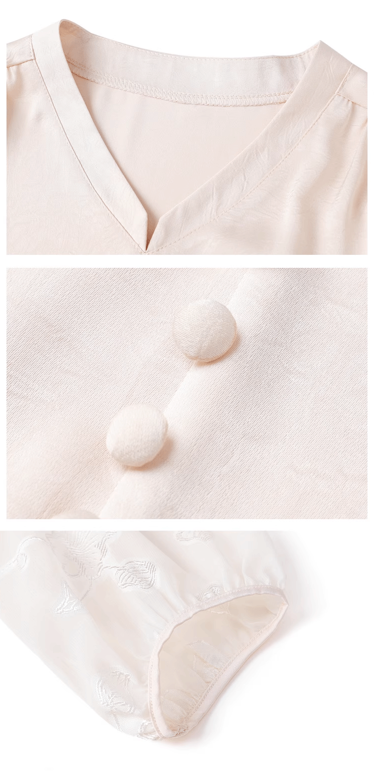 おしゃれなコーディネート例・Vネックシルクトップス