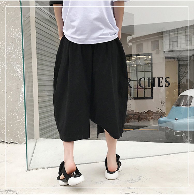 カジュアルに着こなせる綿麻素材サルエルパンツ