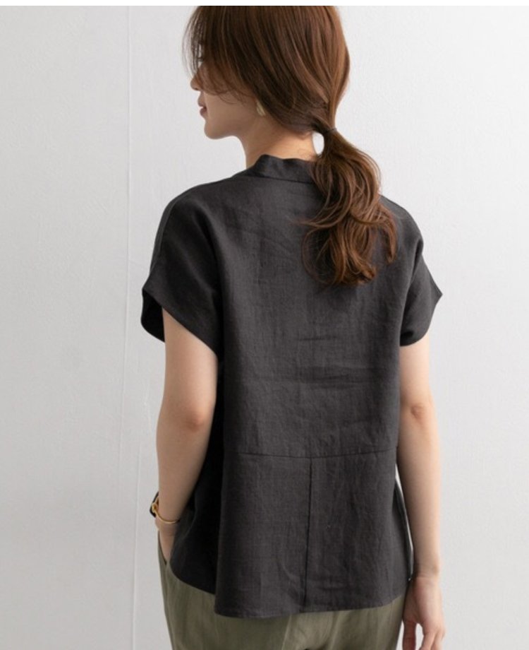 ナチュラルな色合いの綿麻シャツ コーディネート例