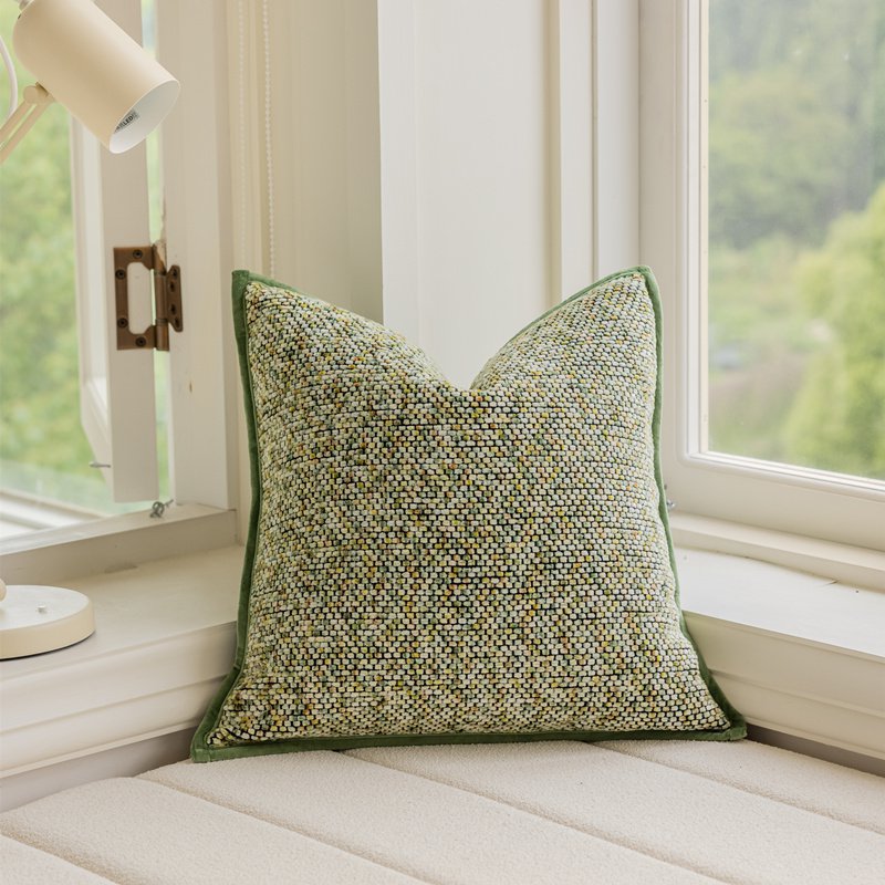 柔らかい生地のスクエアクッション