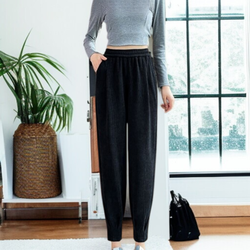 薄手素材のカジュアルパンツ ドローストリング付き