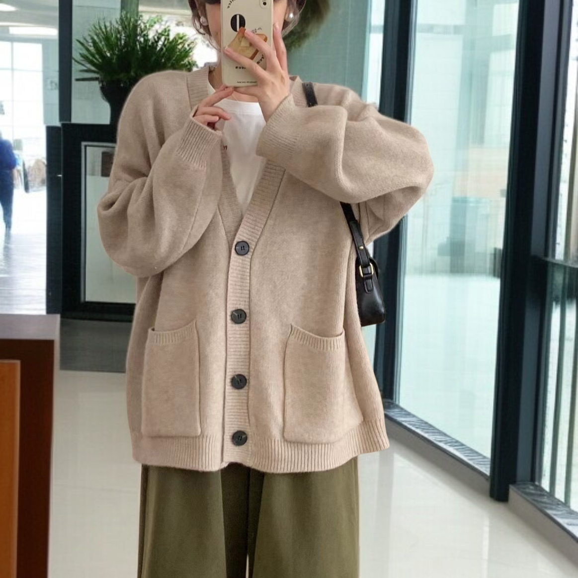 怠惰なスタイルのセータージャケット女性初秋 2024 新しいニットカーディガン春と秋の摩耗緩い無地トップ