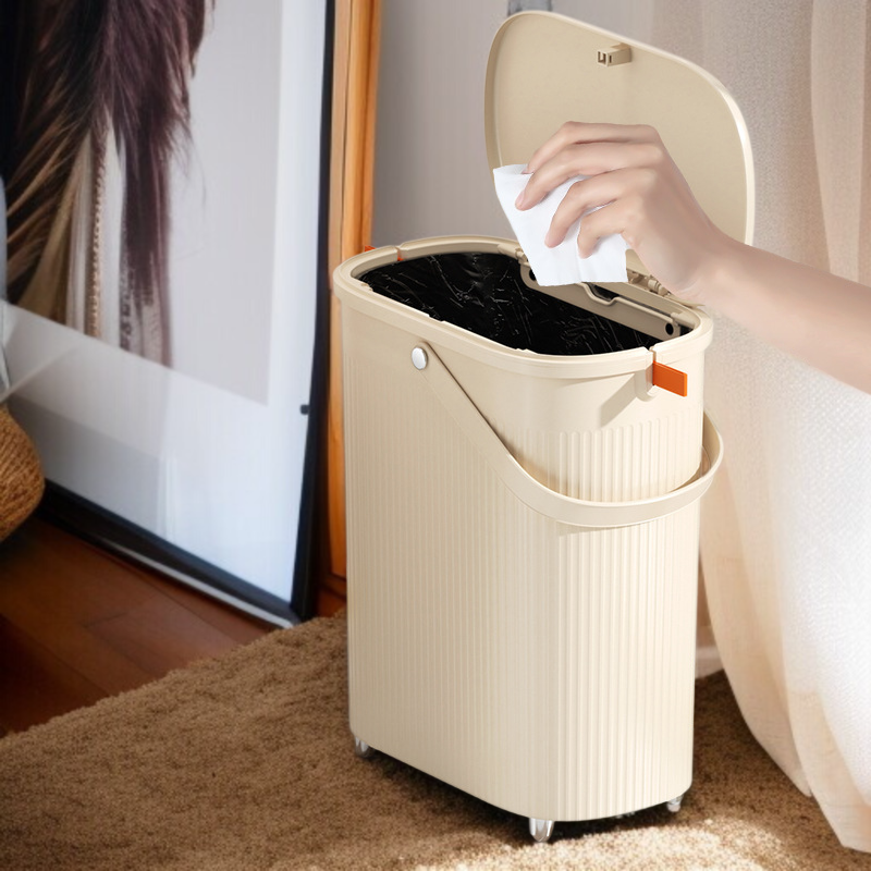 Hands-free kitchen garbage can with self-packing feature
