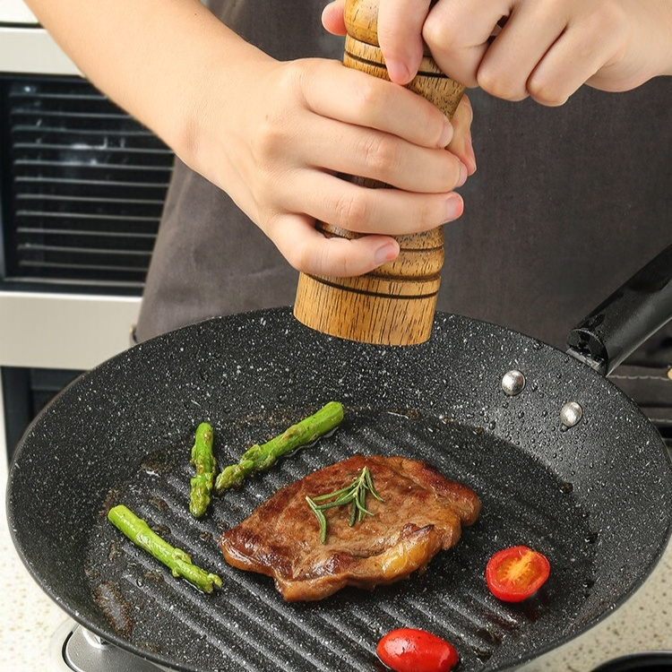 取っ手付きで使いやすいフライパン