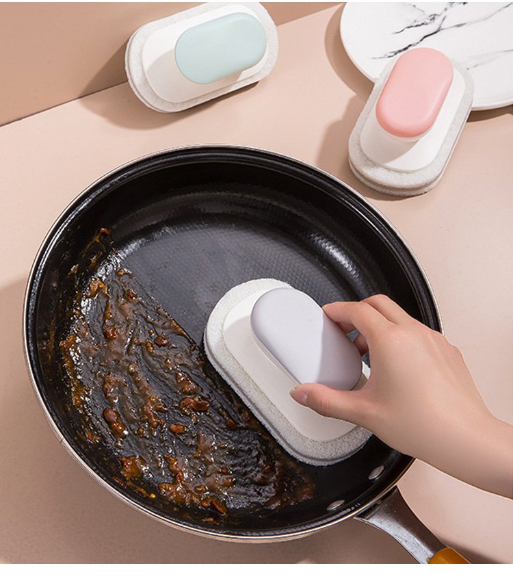 持ちやすいハンドル付きスポンジの使用イメージ