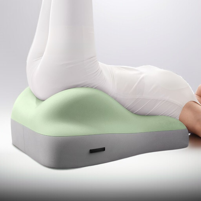 소파와 침대 모두에 어울리는 다용도 쿠션