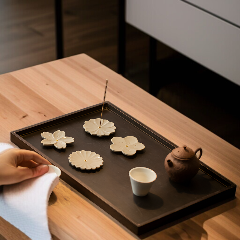 蓮の葉モチーフの夏用陶器製お香立て