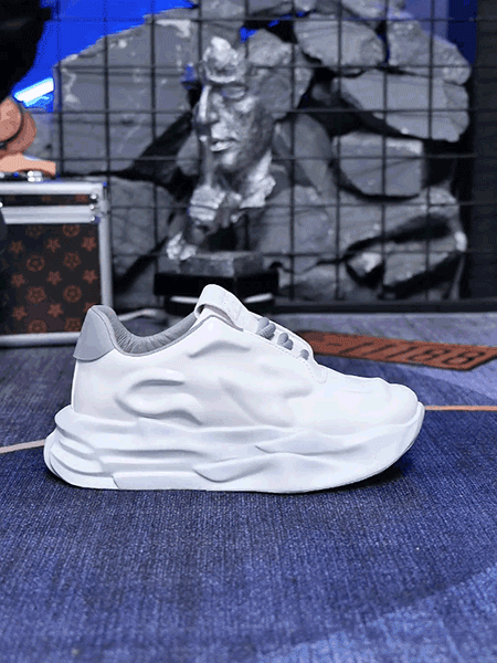 Tenisi de modă cu talpă groasă