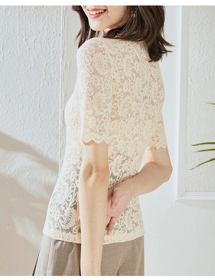 美しいシルエットを演出するレースインナー