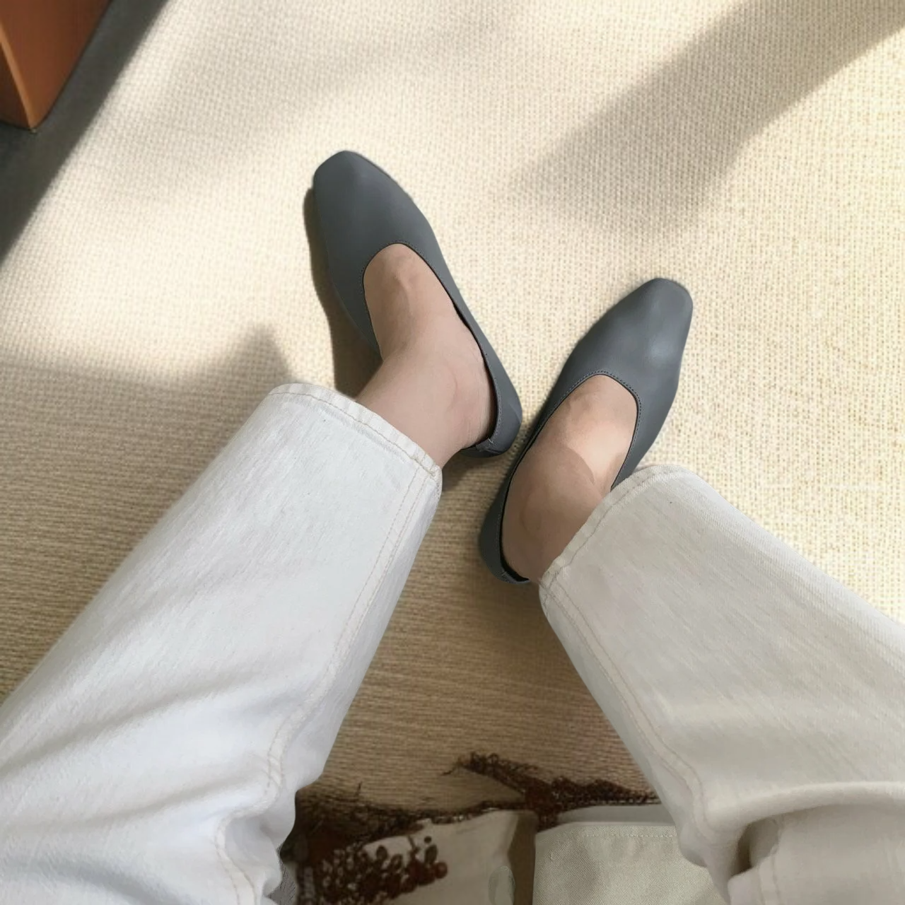 소프트 가죽 소재 여성 단화 클로즈업