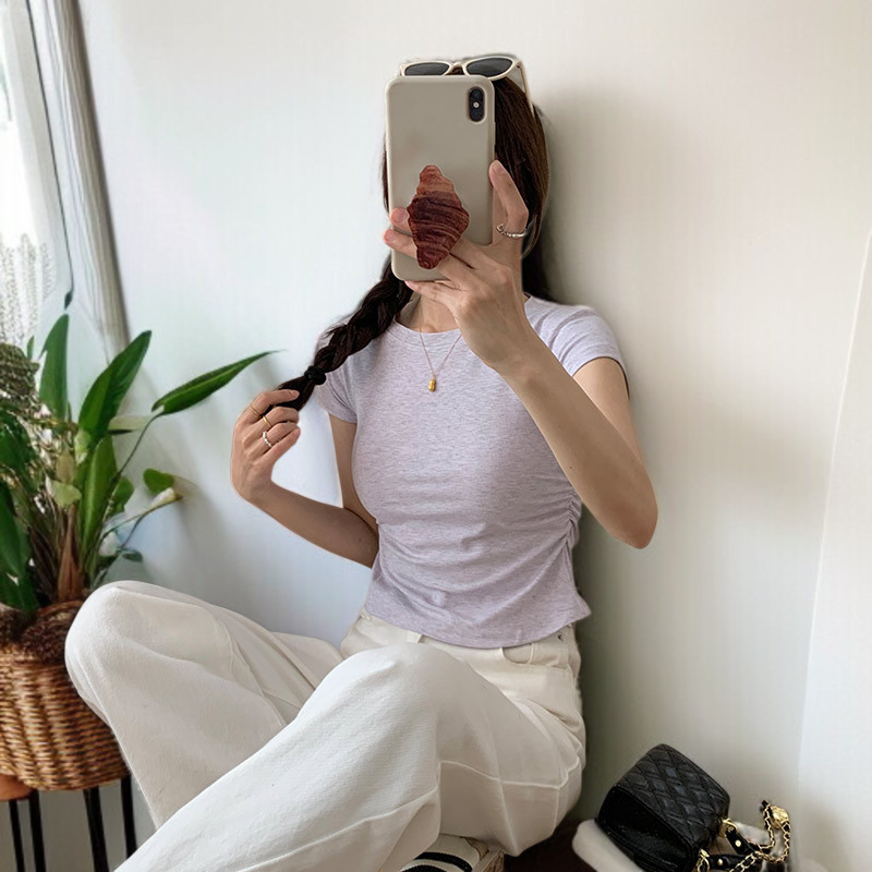 ドーパミンカラーを使った夏の着こなし