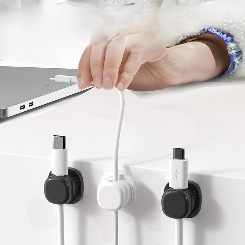 스프링 구조로 감긴 케이블 디테일