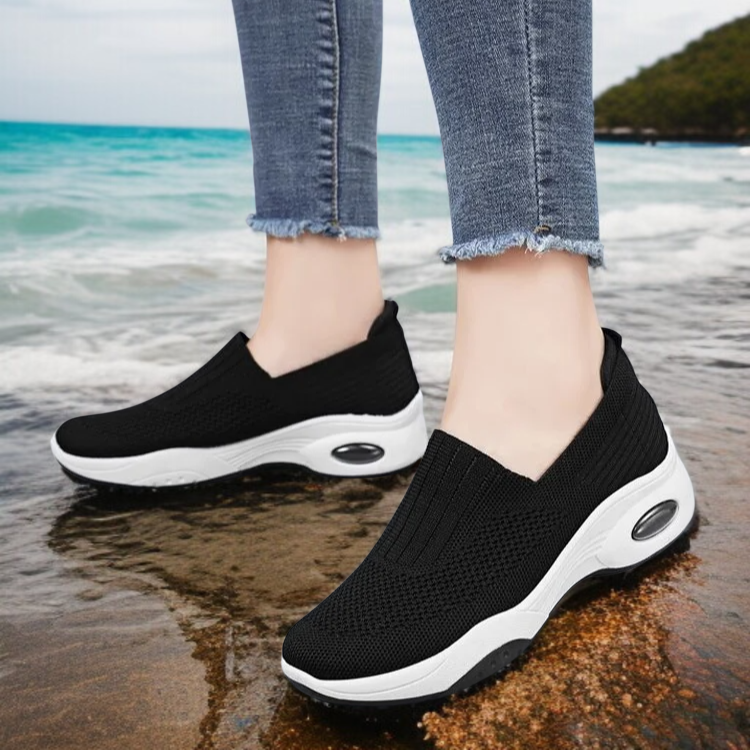 통풍이 잘되는 여성 플랫 운동화 측면 디자인