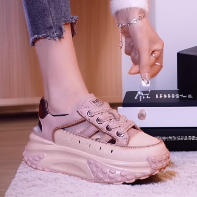 빈티지 디자인의 여성 통굽 샌들