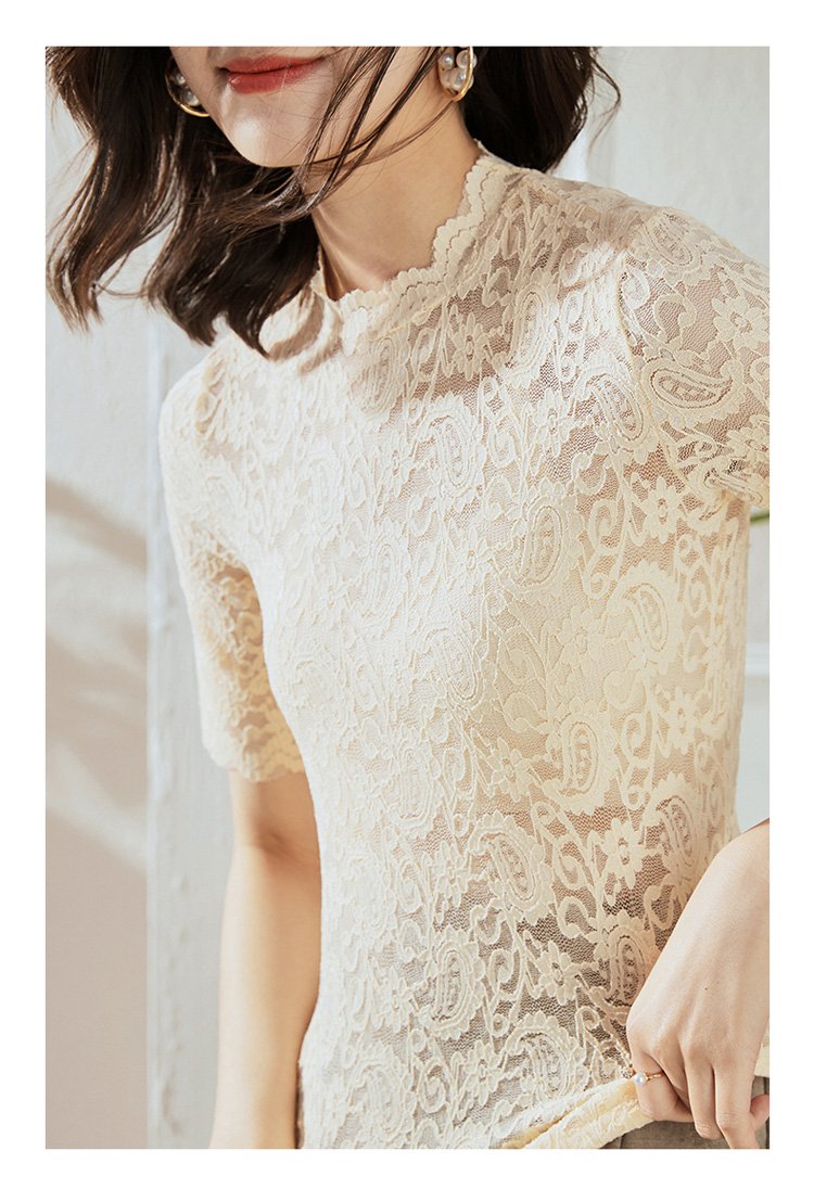 上品なレースが特徴のインナー