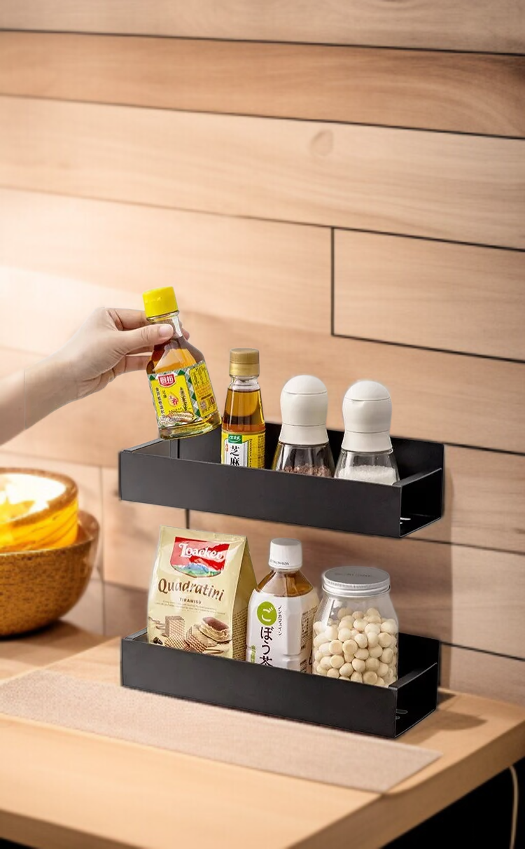 주방 랩 마그네틱 선반 수납 모습
