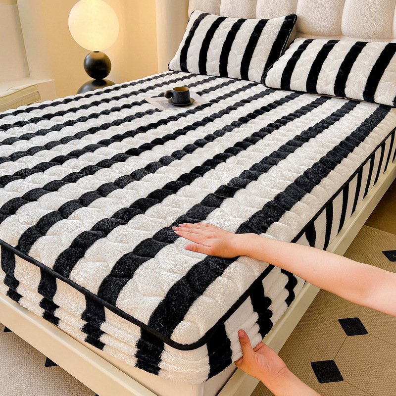 ストライプ柄×ブラック・ホワイト