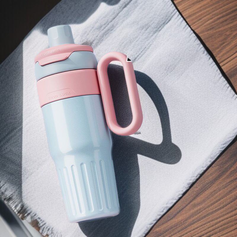 마카롱 빨대가 포함된 물컵