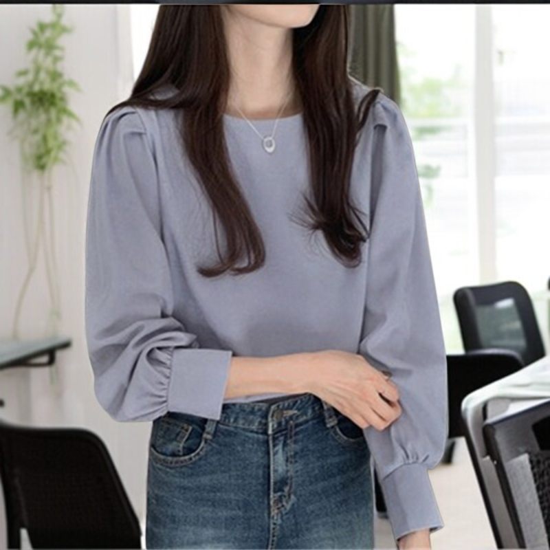 ヘイズブルー色の長袖シャツ詳細