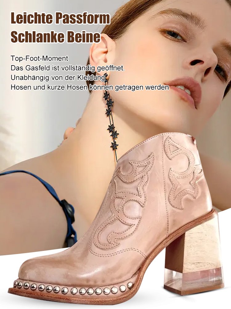 Stiefel mit Nietenapplikationen