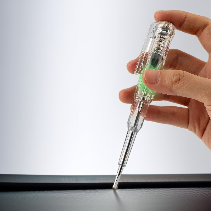 カラフルライトが点灯したドライバー