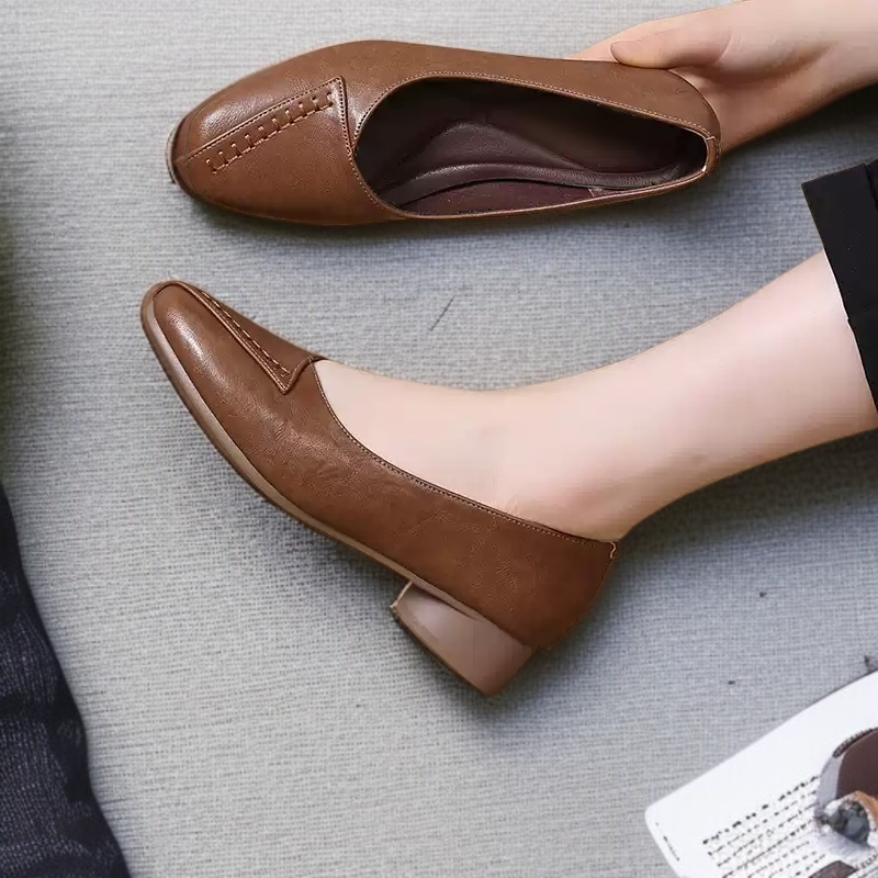 단화의 세련된 디자인 측면 이미지