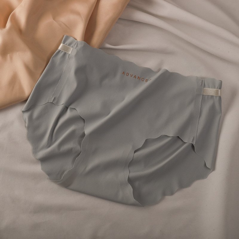 Threaded mid-waist peach butts triangle brief