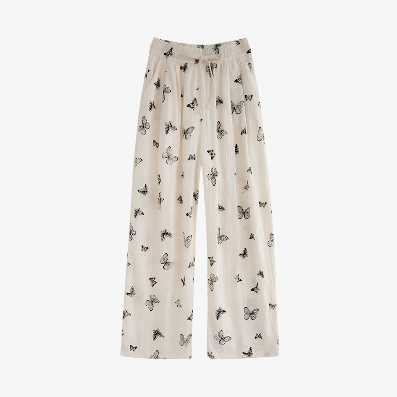 ダイヤモンドホールが特徴のホワイトパンツ正面写真