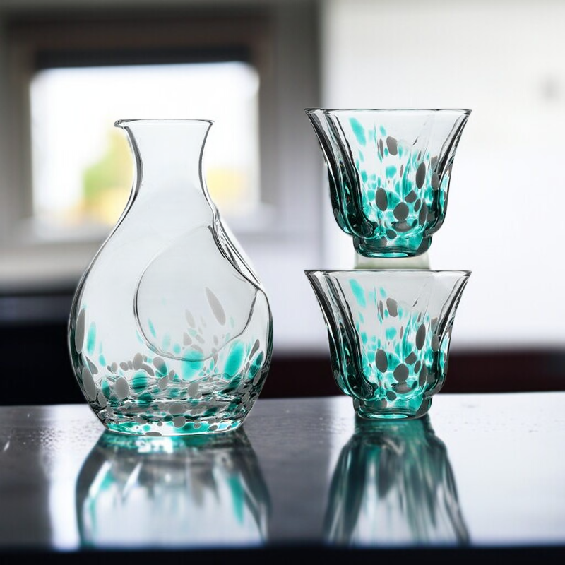 Japanisches Sake Service mit einzigartigem Design