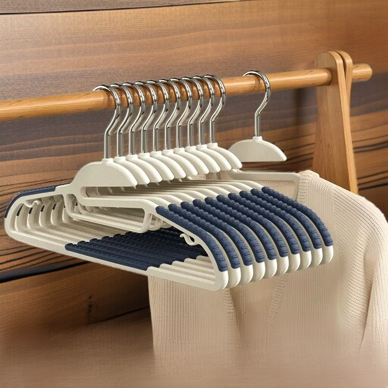 여러 벌의 옷을 동시에 걸 수 있는 건조대