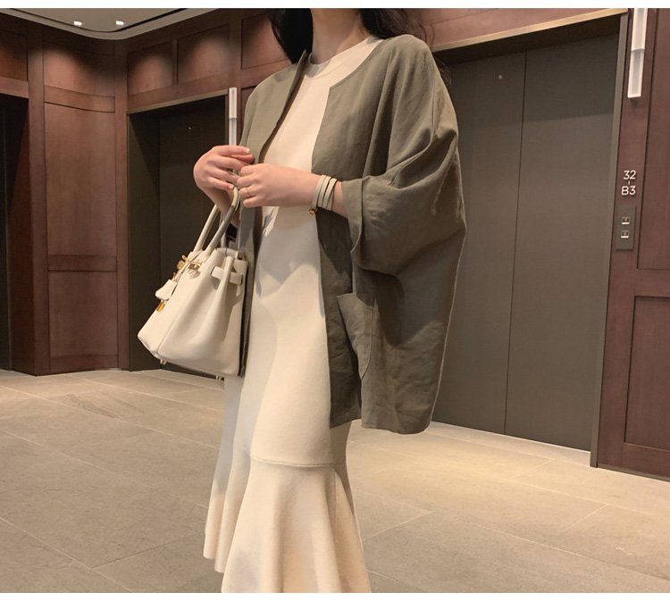 通勤コーディネートに合わせる薄手カーディガン