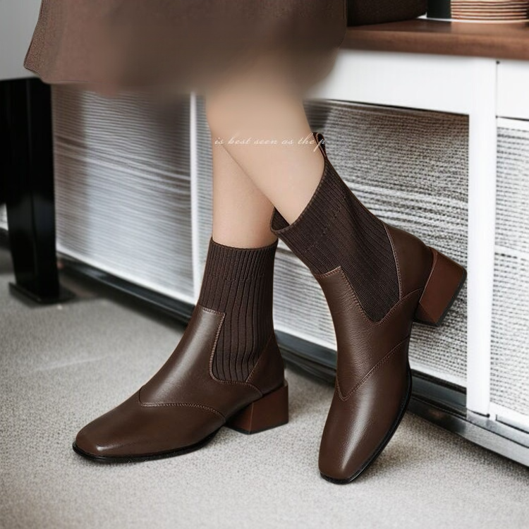 スクエアつま先デザインのスキニーブーツ