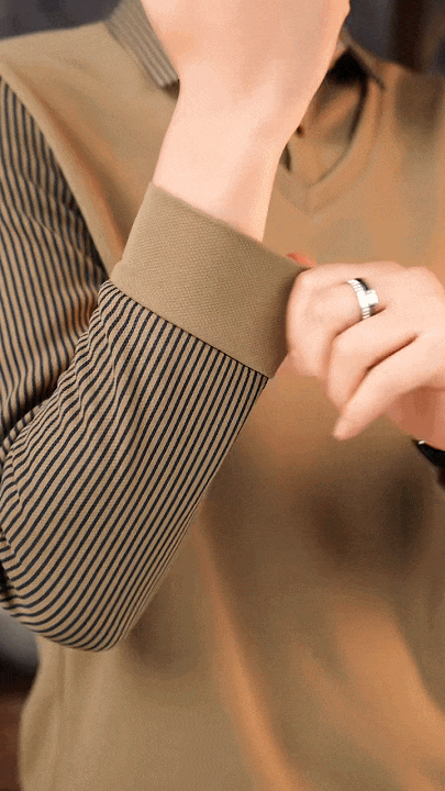 겨울 오피스룩에 어울리는 기모 상의 착용샷