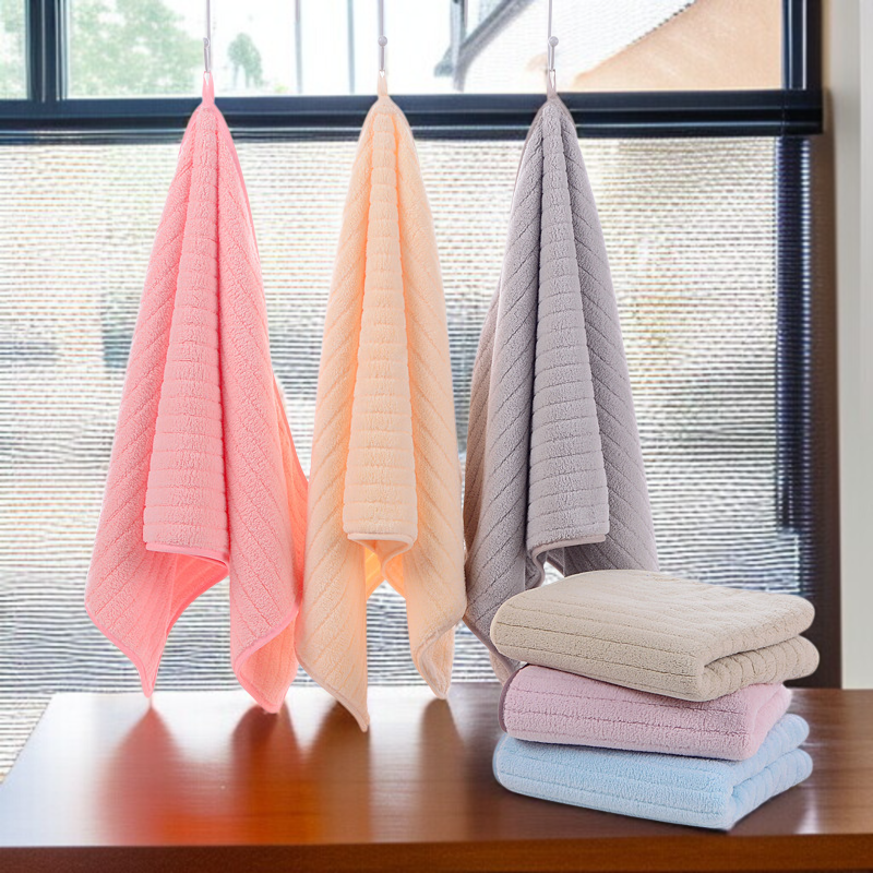 코랄 타월의 부드러운 촉감 디테일