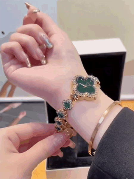 Wysokiej jakości zegarek damski z jadeitem i diamentami w kształcie czterolistnej koniczyny