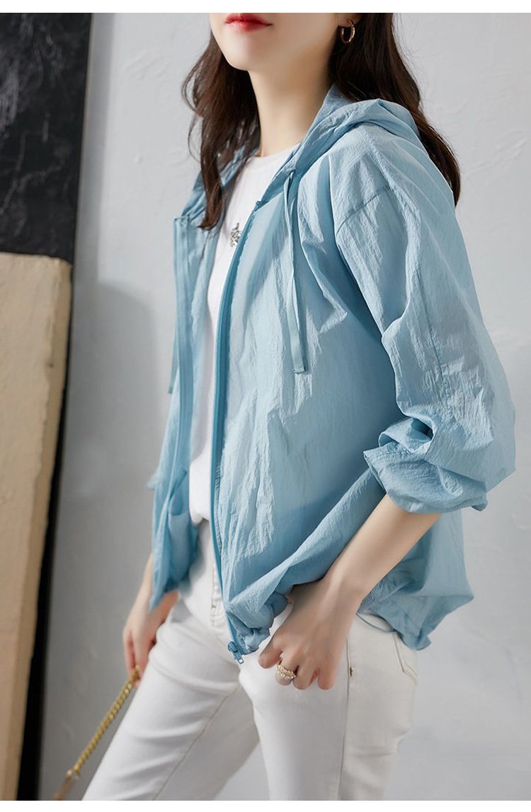 シンプル＆おしゃれなラッシュガード背面画像