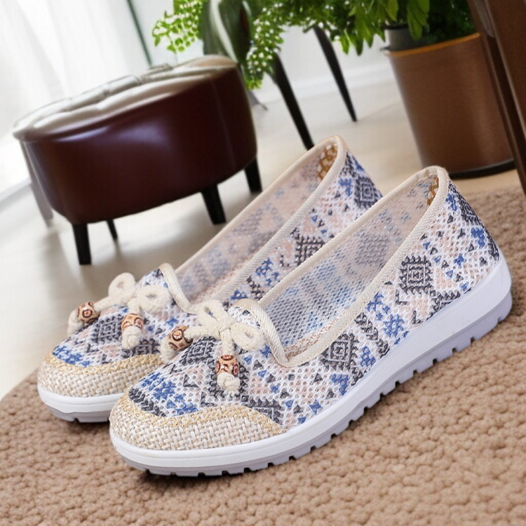 여성 소프트 바닥 펀칭 캐주얼 그물신 가볍고 통기성 여성화 중장년 엄마신발 소프트 펀칭 캐주얼 여성화